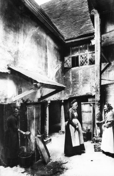 ヒッチェン、ビギンの内部の中庭、1903 作： Francis Frith