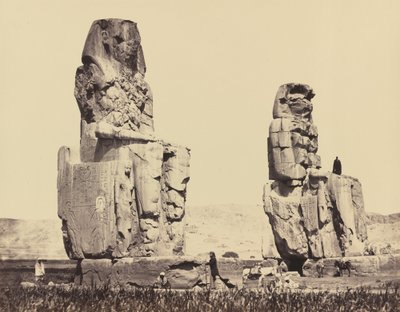 平原の彫像、テーベ、1858年。 作： Francis Frith