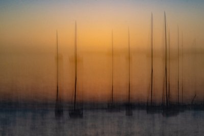 ぼやけた夕日の帆船 作： Franco Tessarolo