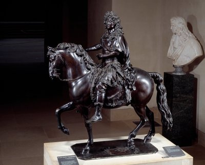 ルイ14世（1638-1715）の騎馬像、ロストワックスで溶かしたブロンズ製。フランソワ・ジラルドン（1628-1715）による彫刻。17世紀。日 1,02x0,98x0,5 m パリ musee du Louvre 作： Francois Girardon