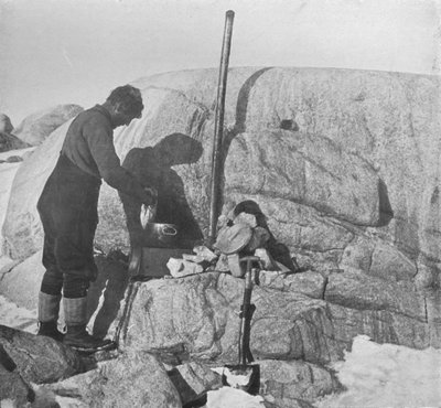 ケープロバーツのブラバーストーブでフォードクッキングアザラシを焼く、1911年、1913年 作： Frank Debenham