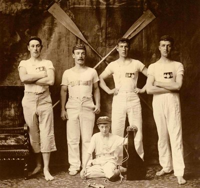 ウィットビーフレンドシップローイングクラブクルー、ウィットビー、イギリス。 1901 作： Frank Meadow Sutcliffe