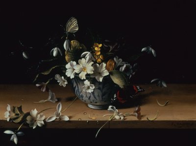 青と白の中国の磁器ボウルの花、木製の棚に赤い提督の蝶（パネルに油彩） 作： François Habert