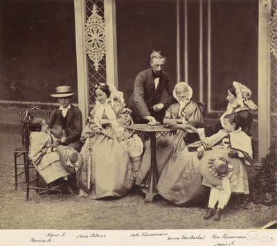 [庭にいる 5 人の大人と 2 人の子供のグループ ポートレート]、1850 年代から 60 年代。 作： Franz Antoine