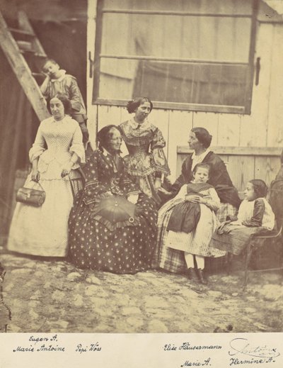 [4 人の女性と 3 人の子供のグループ ポートレート]、1850 年代から 60 年代。 作： Franz Antoine