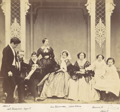 [Group portrait of the Antoine and Höusermann Families], 1850s-60s.    1175466   ja       japanese Successfully Translated  Original: Sarada Script (?) Translat: Sarada Script (?) 1300187 ja japanese Successfully Translated Original: View of Egmond aan Zee 作： Franz Antoine