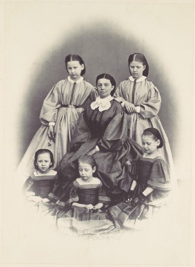 [座っている女性と立っている 5 人の少女に囲まれた座っている女性の肖像]、1850 年代から 60 年代。 作： Franz Antoine