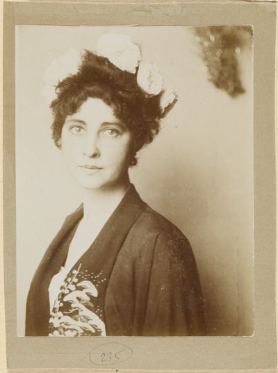 [無名の女性の肖像］ 作： Franz von Stuck