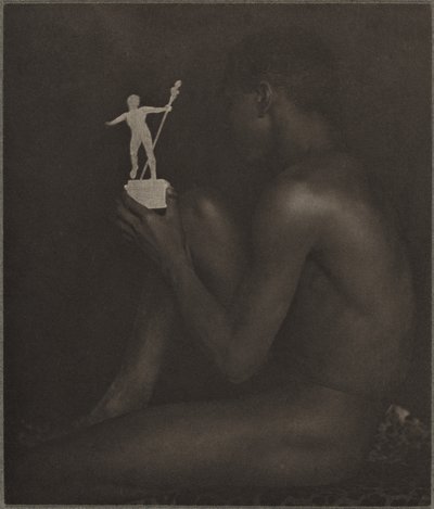 黒檀と象牙、1899 年。 作： Fred Holland Day
