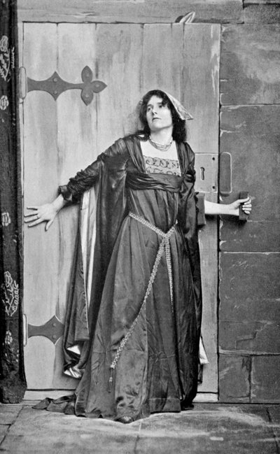 ケイト・ダグラス役のミス・キッチナー、1911～1912年。 作： Frederick Downer and Sons