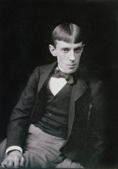 フレデリック・ホイヤー（1837-1933）によるオーブリー・ビアズリー（1872-98）のポートレート写真 作： Frederick Hollyer
