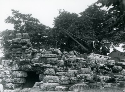 1924年6月、ロンドン動物園でのElandAntelopeパドックの建物 作： Frederick William Bond