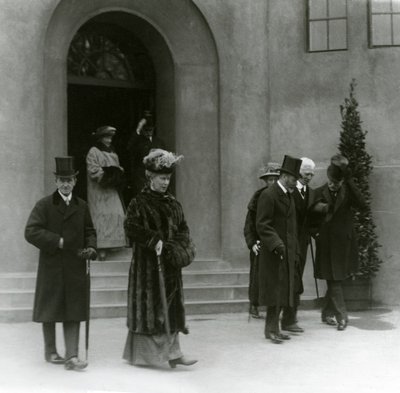 ロンドン動物園水族館でのジョージ5世とメアリー女王、1924年 作： Frederick William Bond