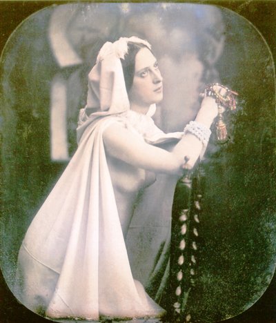 祈る椅子にひざまずく女性、1850年（手描きの立体視ダゲレオタイプ） 作： French Photographer