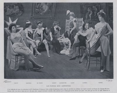 パリのバラエティー劇場のグリーンルームにいる女優たち（モノクロ写真 作： French Photographer