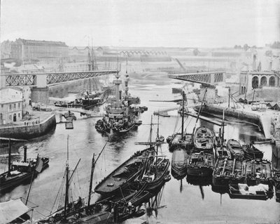 ブレスト - 旋回する橋（モノクロ写真 作： French Photographer
