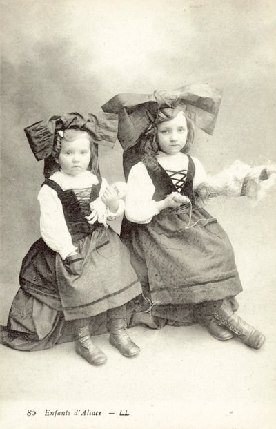 アルザスの子供たち 作： French Photographer