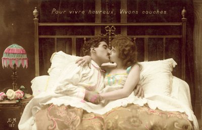 カップルがベッドでキス 作： French Photographer
