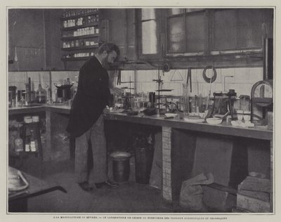 フランス、セーブル磁器工場の化学実験室の科学技術部長（モノクロ写真 作： French Photographer