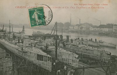 フランス東部のシャロンシュールソーヌでシュナイダーと共同で建設中の11隻の魚雷艇。 1913年に送られたはがき。 作： French Photographer