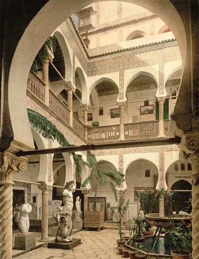 エントランスホール、古代博物館、アルジェ、パブ。 c.1900 作： French Photographer