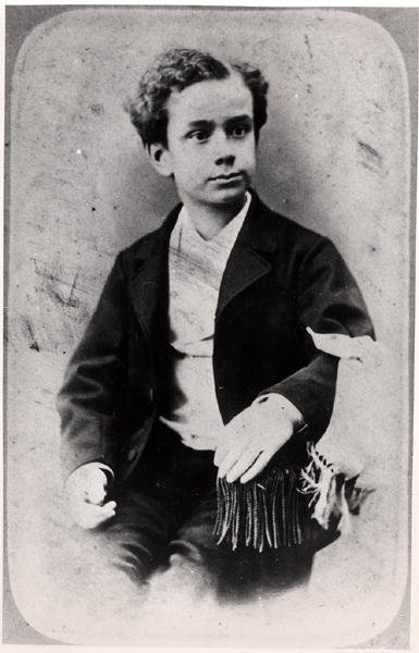 幼少期のフェルナン・ペルーティエ（1867-1901）（モノクロ写真） 作： French Photographer