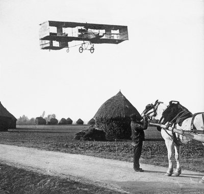 アンリファーマン（1874-1958）によるシャロンからランスへの飛行、1908年 作： French Photographer