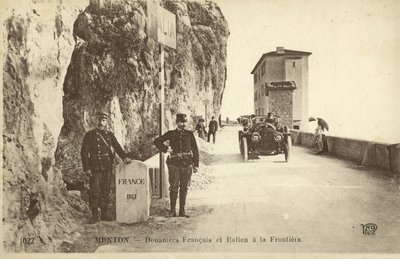 フランスとイタリアの国境、マントン（モノクロ写真 作： French Photographer