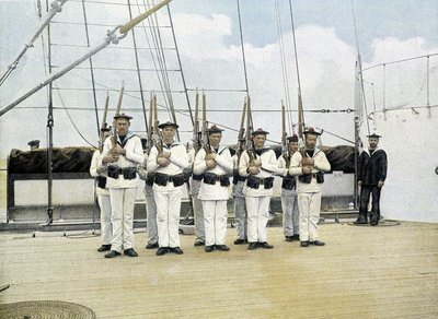 フランス海軍、19世紀後半：ライフル射撃の練習 - Bibl. des Arts deco. 作： French Photographer