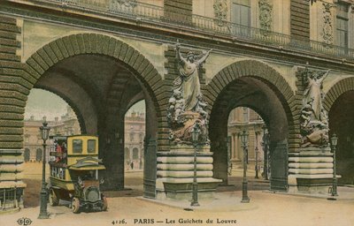フランス、パリのルーブル美術館の門。 1913年に送られたはがき。 作： French Photographer