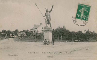 Gien（ロワレ）、Vercingetorixの像。 1913年に送られたはがき。 作： French Photographer