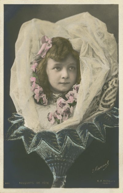 花の中の少女（カラー写真 作： French Photographer