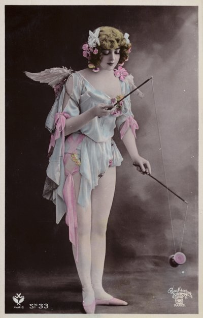 ディアボロで遊ぶ女の子 作： French Photographer