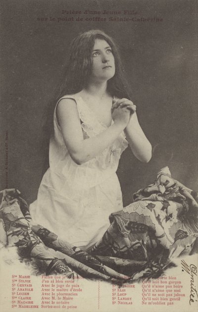 祈りを捧げる少女（モノクロ写真） 作： French Photographer