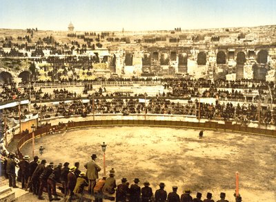 ニームの円形劇場の内部、1890〜1900年 作： French Photographer