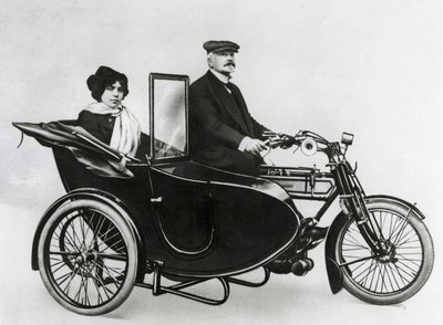 ジョーブ社のサイドカー、1914 作： French Photographer