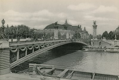アレクサンドル3世橋とグランパレ、アレクサンドル橋、大宮殿（グラビア） 作： French Photographer