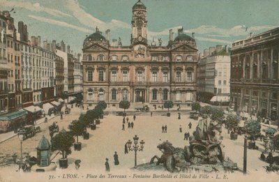 リヨン-テロー広場-バルトルディの噴水と市庁舎。 1913年に送られたはがき。 作： French Photographer