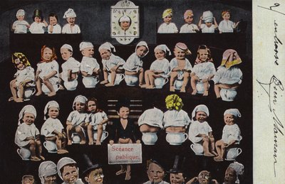 トイレにたくさんの赤ちゃん 作： French Photographer