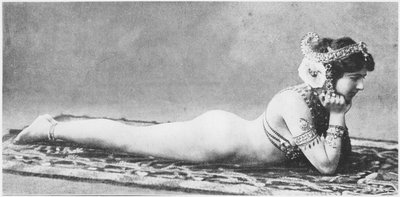マタ・ハリ、1905年頃 作： French Photographer