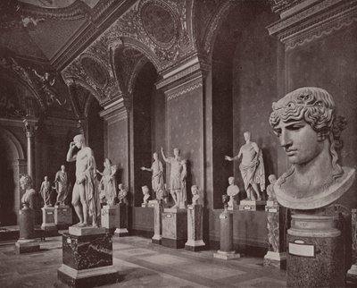 パリルーヴル美術館「アウグストゥスの回廊」（モノクロ写真 作： French Photographer