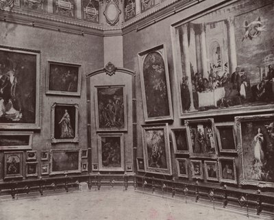 パリルーブル美術館のサロン・カレ（モノクロ写真 作： French Photographer