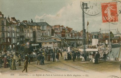 ディエップのウォーターフロントにあるパリの急行列車。 1913年に送られたはがき。 作： French Photographer
