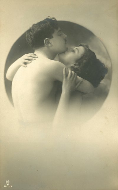 情熱的な抱擁 作： French Photographer