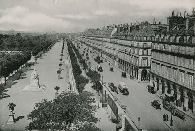 チュイルリー庭園の遠景、チュブリリー庭園と通りリヴォリのある庭園（写真グラビア） 作： French Photographer