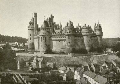 Pierrefonds、Villers-Cotteretsへの道からの眺め（モノクロ写真） 作： French Photographer