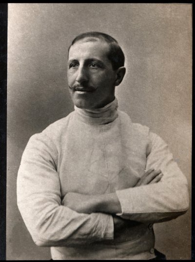 イタリアの剣士ジュゼッペピニ（b.1853）の肖像。 作： French Photographer