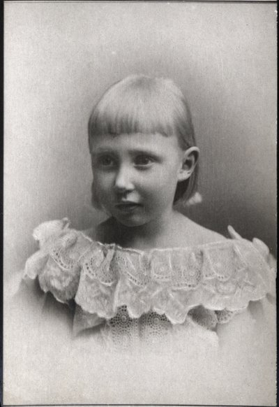 デンマークとアイスランドのプリンスダグマー（1890〜1961年）の肖像画。 作： French Photographer