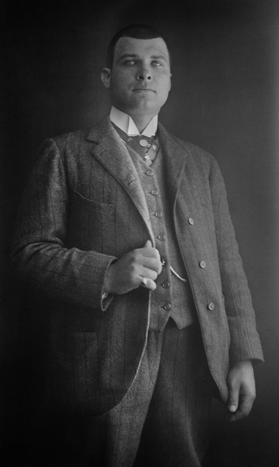 男性の肖像、オートマルヌ（Haute Marne）のBourmont地方、1880年頃。写真撮影。Ducosコレクション。 作： French Photographer