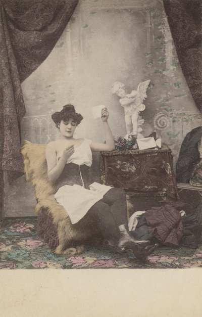 かなり半分服を着た女の子、手紙を読んで 作： French Photographer